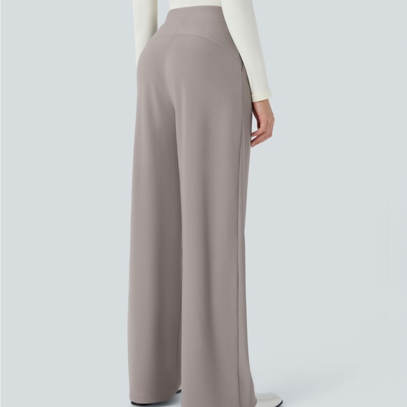 Halara • Flex High Waisted body sculpt waist slimming side pocket wide leg pant - Picture 4 of 9